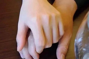 男女生牵手的情侣图片 男女生手牵手的图片(2)
